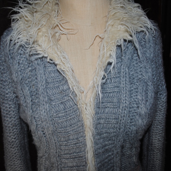sweater with fur - Picture 2 of 4